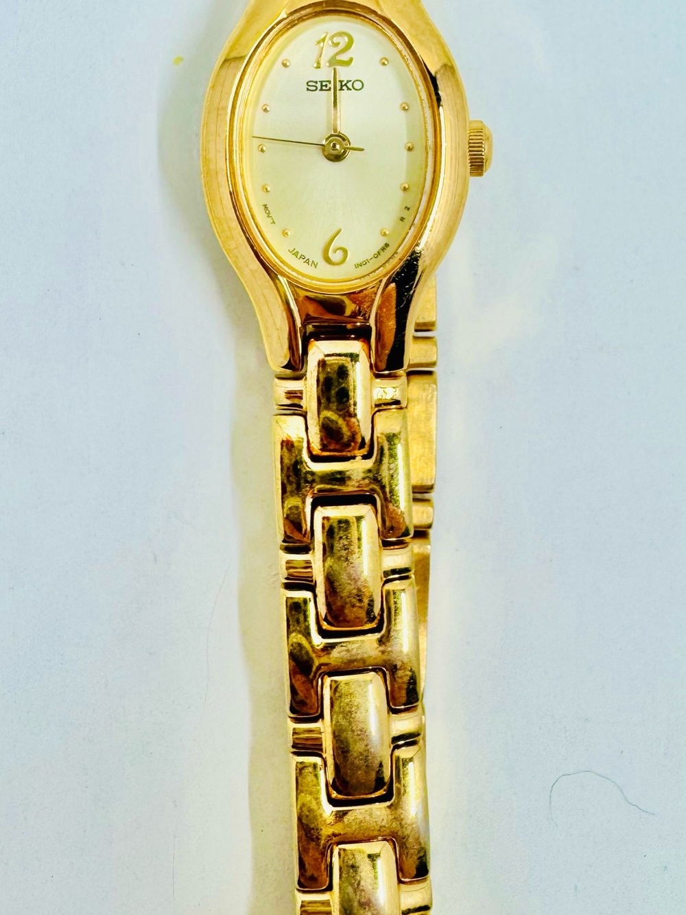 1988s SEIKO Gold Oval Bezel Vintage Watch - Picture 3 of 6